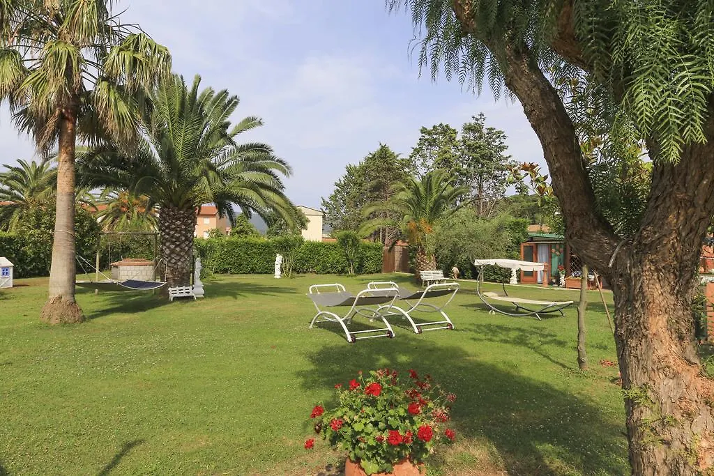 L'Albero Del Pepe 1 - Goelba Apartment Marina di Campo Italy